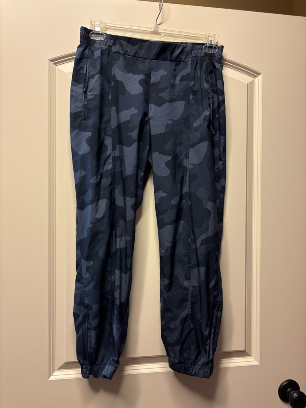 Old Navy Women's Navy Camo Jogger Pants Large
